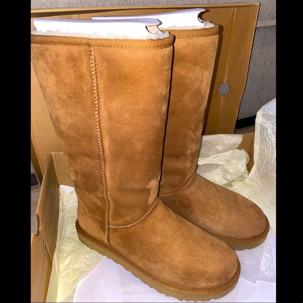 UGG Classic Tall II in Chestnut